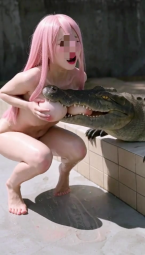 5757253